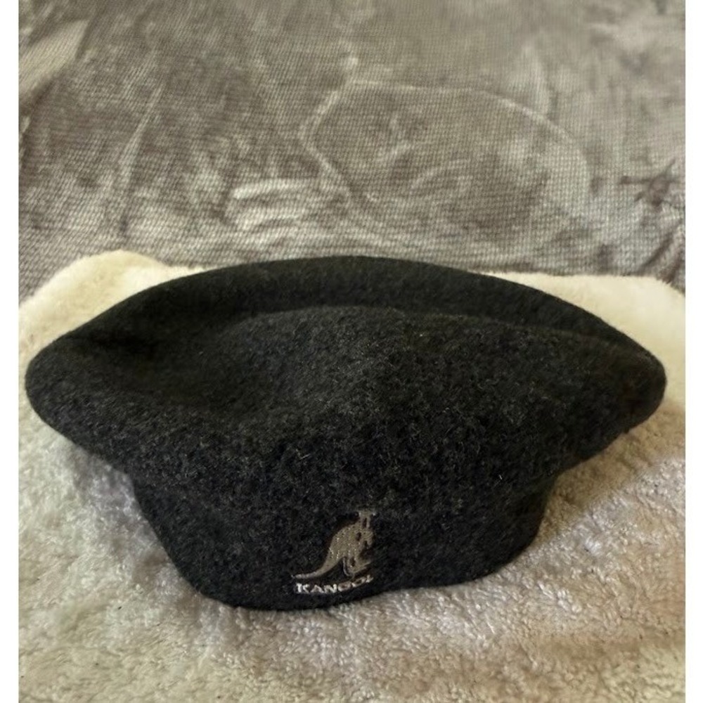 Kangol Charcoal Gray Wool News Boy Beret Classic Parisian Style Slouchy Knit Hat